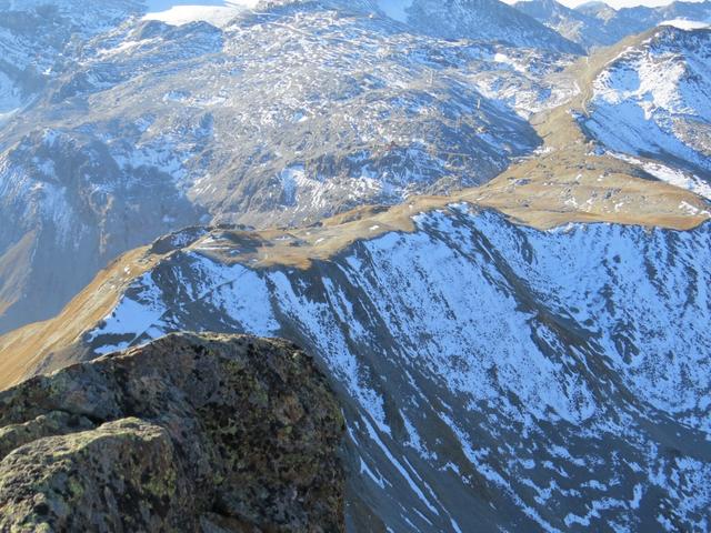 tief unter uns gut ersichtlich der Bergweg der vom Stilfserjoch hier hinauf führt