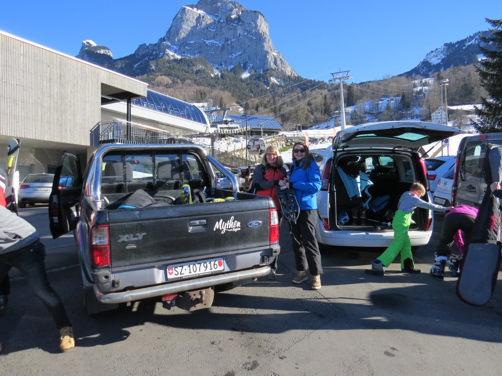 mit dem Auto zur Talstation der Rotenfluebahn in Rickenbach bei Schwyz