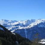 auf der anderen Talseite erkennen wir das Skigebiet Stoos-Fronalpstock