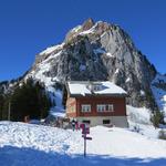 weiter geht unsere schöne und aussichtsreiche Schneeschutour zum Berggasthaus Holzegg 1405 m.ü.M.