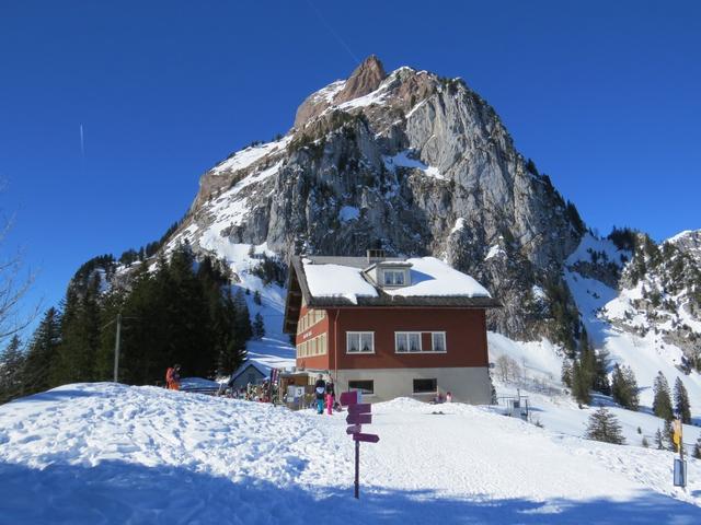 weiter geht unsere schöne und aussichtsreiche Schneeschutour zum Berggasthaus Holzegg 1405 m.ü.M.