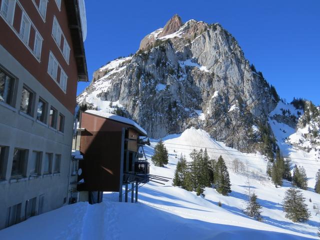 das Berggasthaus Holzegg ist zugleich Bergstation der Brunni Seilbahn...