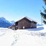 wir stehen nun vor dem Clubhaus des Turnverein von Adliswil in Gütsch 1083 m.ü.M.