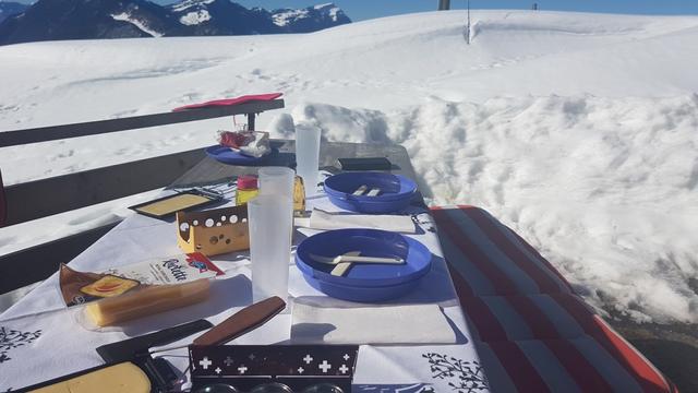 auf der Terrasse des Clubhauses legen wir eine Mittagspause ein