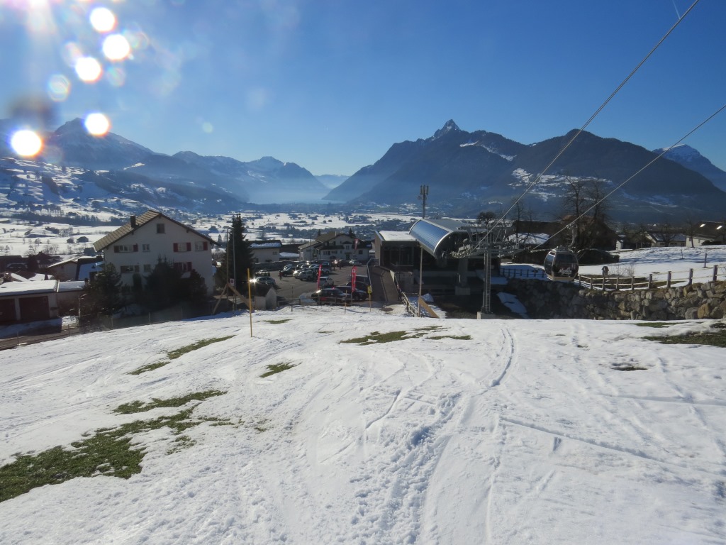 ...und kurz danach die Talstation der Rotenfluebahn. Eine aussichtsreiche Schneeschuhtour geht zu Ende