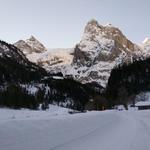 in Rosenlaui blicken wir auf das Wellhorn und Rosenlauigletscher