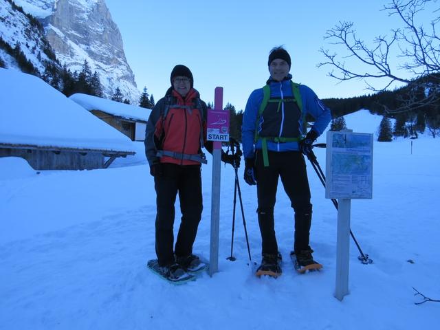 nach der Kaffeepause starten wir mit Markus bei -5 Grad unsere Schneeschuhtour