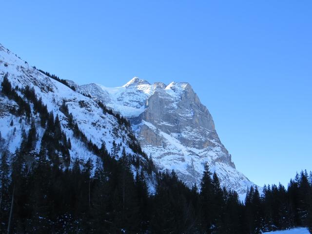 der Gipfel des Wetterhorn liegt schon an der Sonne