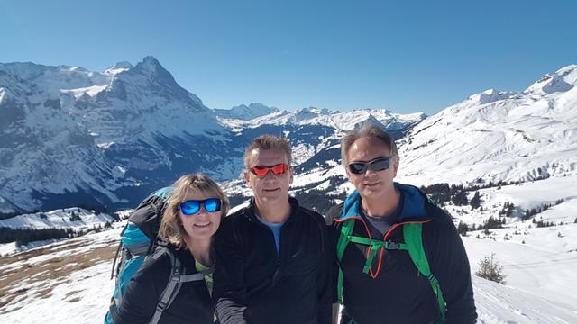 Erinnerungsfoto aufgenommen auf dem höchsten Punkt unserer Schneeschuhtour der Chiemattenhubla 2028 m.ü.M.