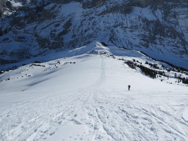 von hier oben erkennen wir sehr gut den Passübergang auf der Grossen Scheidegg