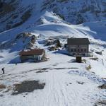 auf der grossen menschenleere Terrasse des Berghotel Grosse Scheidegg...