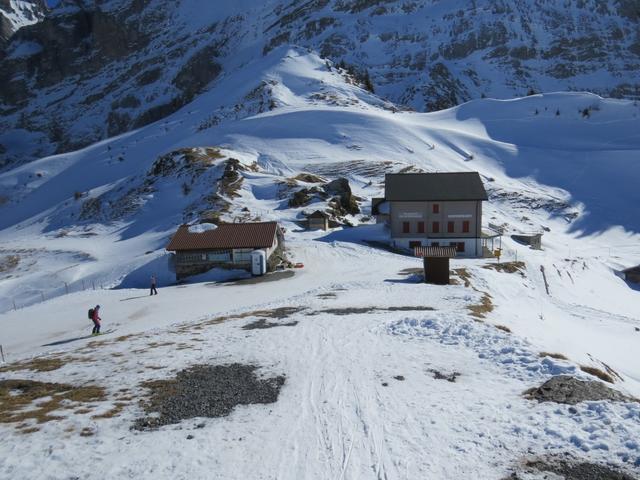 auf der grossen menschenleere Terrasse des Berghotel Grosse Scheidegg...