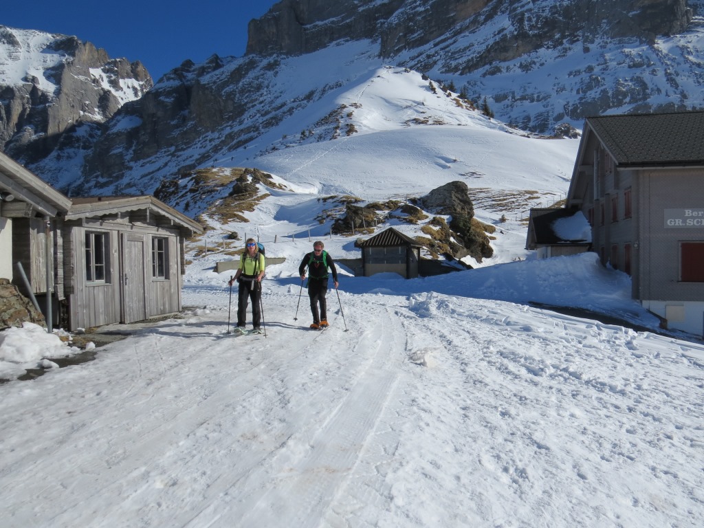 nach dieser guten und aussichtsreicher MIttagspause, verlassen wir die Grosse Scheidegg