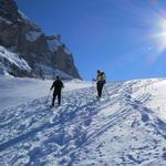 wir behalten aber die Schneeschuhe an und laufen hinunter nach Schwarzwaldalp