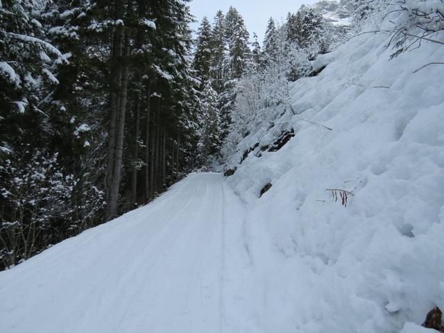 speziell auf so einer Strasse die Wintersperre hat hinauf zu laufen