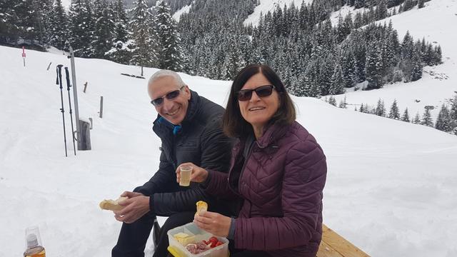 Evi und Andy finden das Raclette super