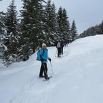 auf der gegenüber liegenden Bachseite biegen wir links ab und laufen Richtung Steineberg