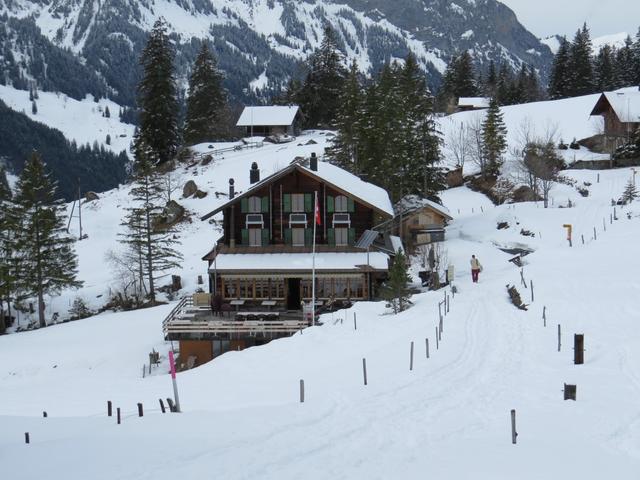 über schönes Schneeschuhgelände erreichen wir das Berggasthaus Golderli 1440 m.ü.M.