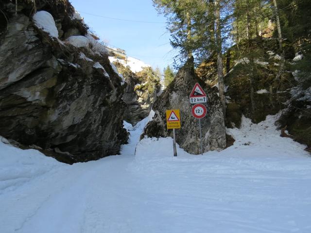 wie am Vortag müssen wir wieder durch die schmale und steile Griesschlucht