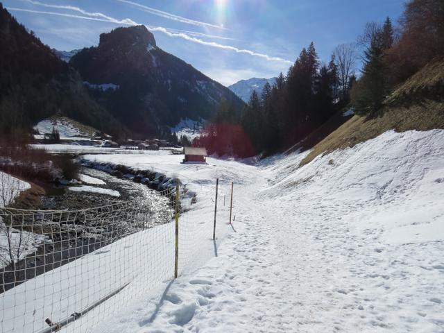 ... und folgen ein kurzes Stück dem Talwanderweg dem Chienebach entlang taleinwärts