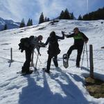 Stacheldraht hat beim Schneeschuhlaufen so seine Tücken