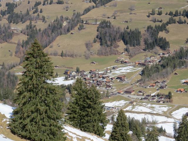 während dem laufen schauen wir ins Tal zum Dorf Kiental