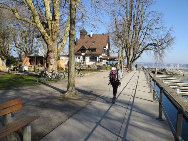 bevor wir die heutige Etappe starten, kehren wir im Wirtshaus am See ein...