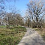 vorbei am Strandbad und Segelhafen laufen wir alles am See entlang