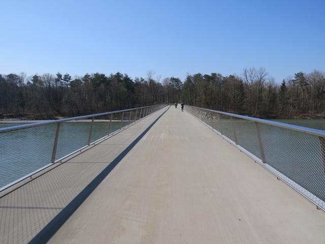 über eine moderne Brücke überqueren wir die Bregenzer Ach