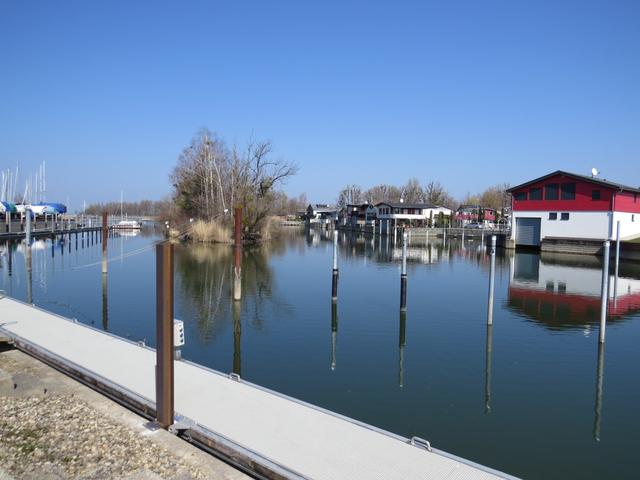 wir erreichen die schöne Ferienhäusersiedlung "in der Schanz" von Fussach. Venedig lässt Grüssen