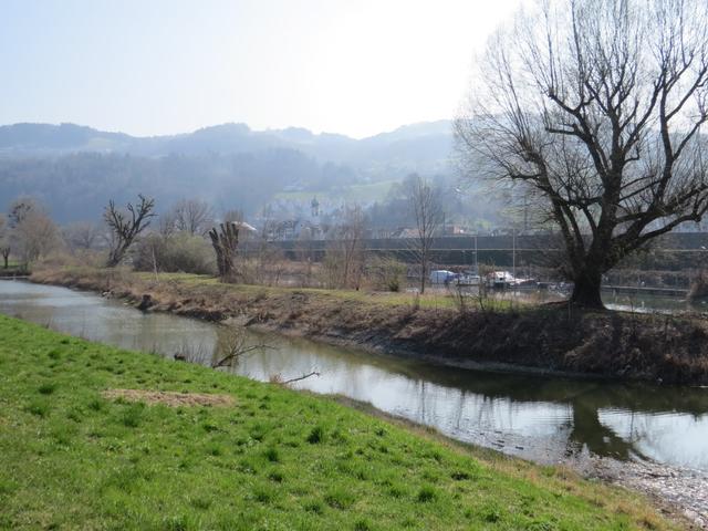 wir erreichen den Alten Rhein mit seiner Mündung