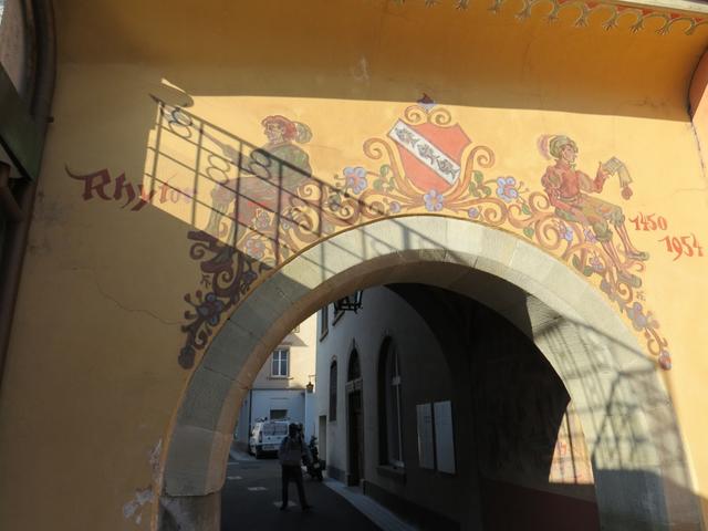 wieder geht es durch das alte Stadttor, in die Altstadt von Rheineck