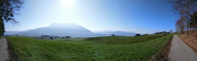 schönes Breitbildfoto mit Blick Richtung Stanserhorn. Bei Breitbildfotos nach dem anklicken, immer noch auf Vollgrösse klicken