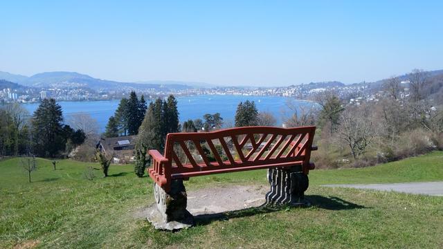 auf dieser schönen Parkbank mit grandioser Aussicht, haben wir die Mittagspause eingelegt