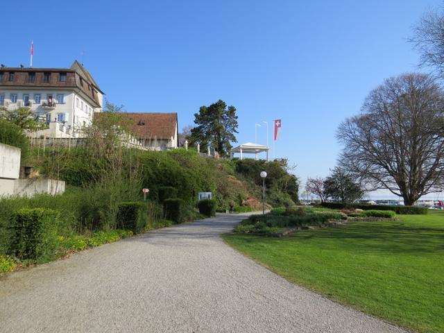 ... und erreichen das Hotel Restaurant zum Schloss...