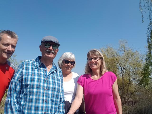 Selfie mit unseren Ostschweizer Pilgerfreunden Helen und Bruno