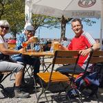 im Biergarten vom Restaurant Fischerhaus, löschen wir mit einem kühlen Bier den Durst