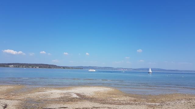 vom Biergarten aus, schauen wir auf den Bodensee, der uns so viele schöne Eindrücke geschenkt hat