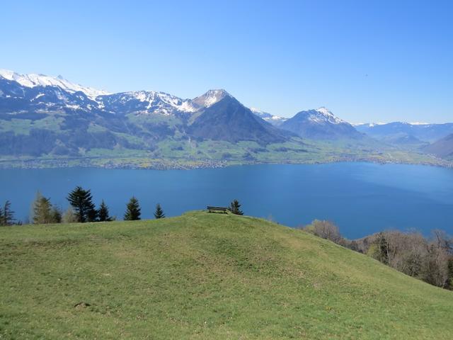 bei Märis 921 m.ü.M. erreichen wir das lang ersehnte und sagenumwobene Bänkli