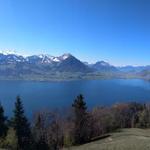 vom Bänkli aus, können wir dieses traumhafte Panorama geniessen