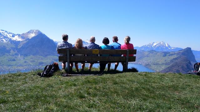 wir sitzen auf dem Bänkli und in der Tat wir wollen nicht wieder aufstehen