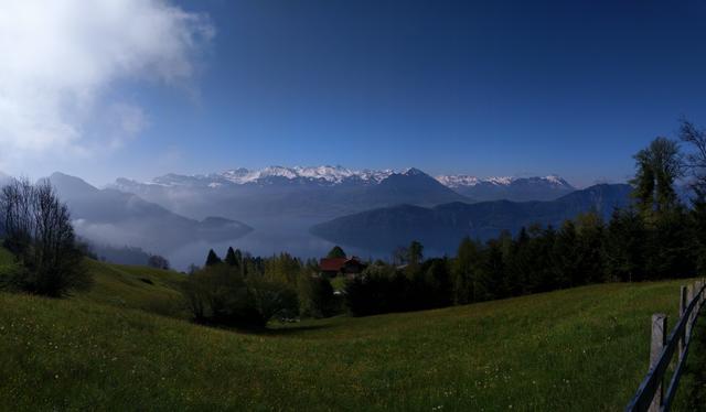 was für eine traumhafte Aussicht über den Vierwaldstättersee und in die Berge der Zentralschweiz