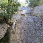 der Wanderweg folgt immer wieder kleine Wasserfälle...