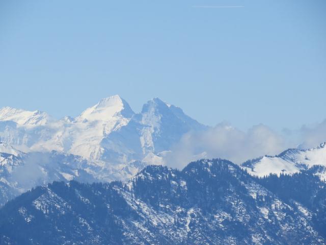 Eiger und Mönch sind sogar ersichtlich