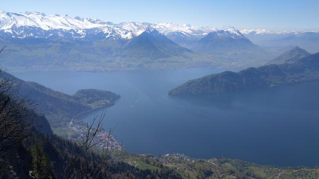 Blick auf die Seeenge zwischen Vitznau und Ennetbürgen