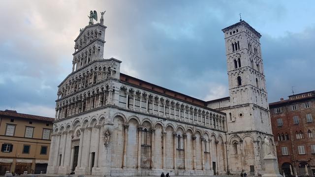 vor einem Jahr standen wir auch schon auf der Piazza San Michele, mit der Kirche San Michele in Foro