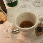 und zum schluss gab es ein Espresso, und ein reichhaltig eingeschenkter Grappa