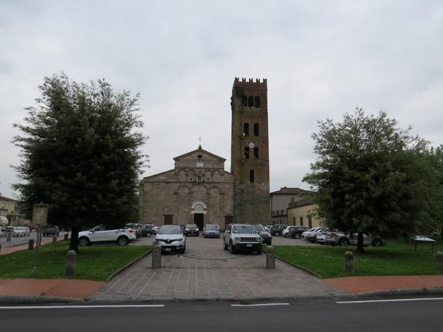 vorbei an der Kirche verlassen wir Capannori