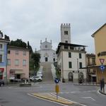 der kurze Aufstieg zur Kirche S.Giusto in Porcari lohnt sich