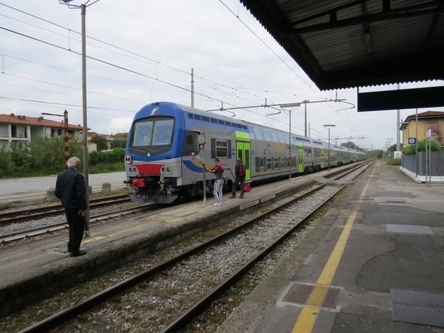 der Zug ist angekommen. Wir fahren nach Lucca zurück